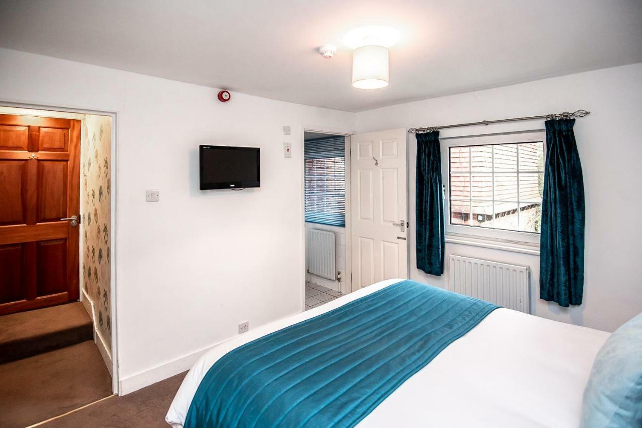 Country house Trivelles Waterhall Country Gatwick & Airport Parking